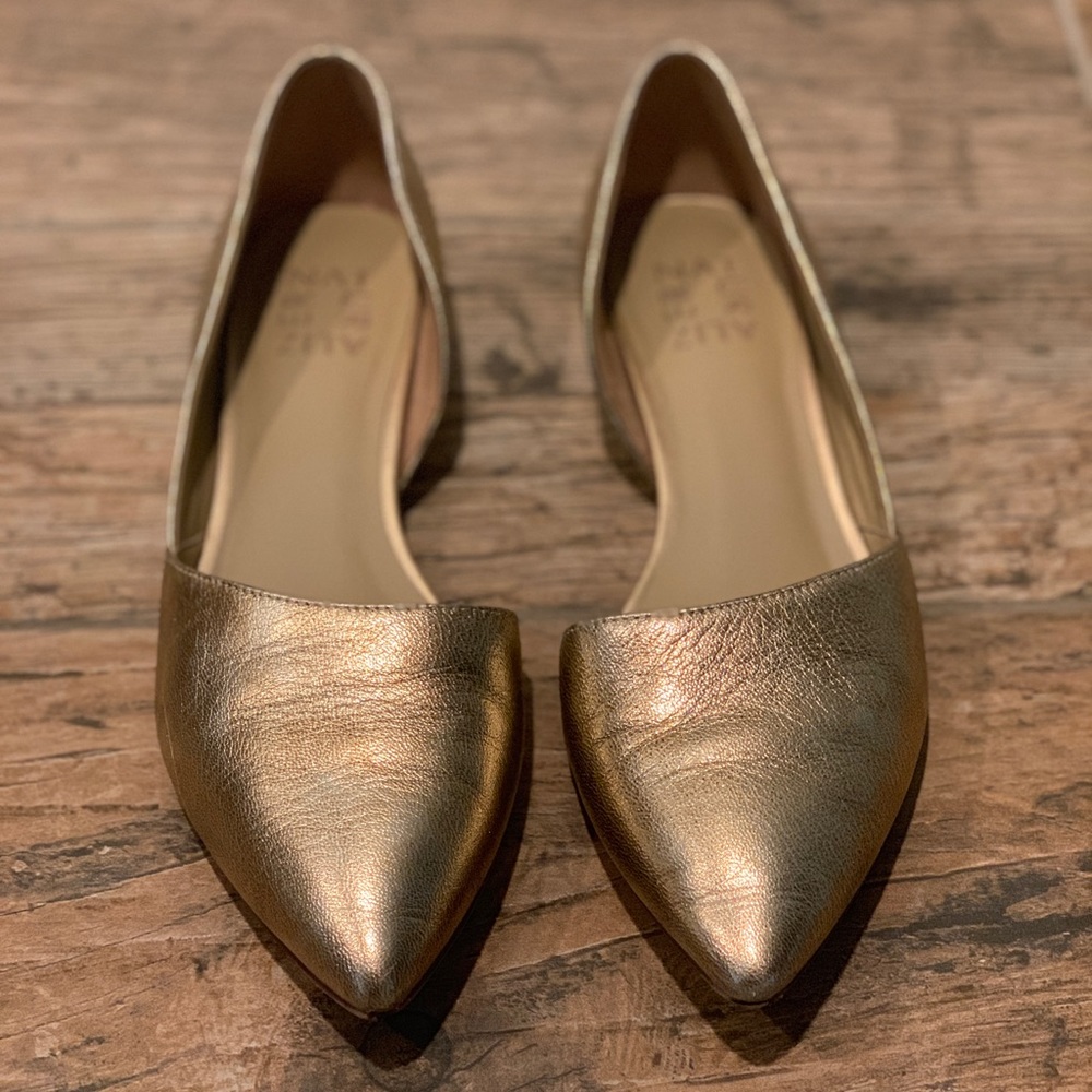 Gently worn metallic leather Naturalizer flats